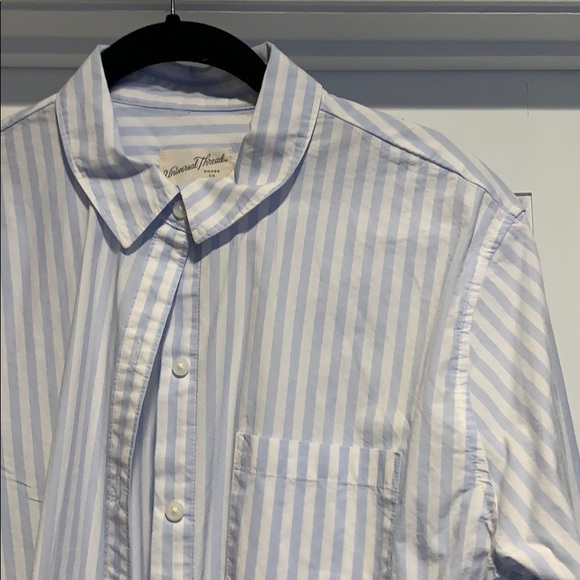 Universal Thread button down top - Picture 2 of 2